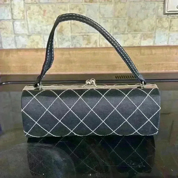 unbranded Handbags - Unbranded Black Clutch Purse